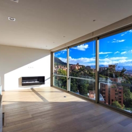 EDIFICIO SOLHÉ / Ubicación: BOGOTÁ D.C. / Línea: LAMIGLASS ARQUITECTO, LAMIGLASS INTERIOR / Tipo de Vidrio: LAMIGLASS INTERIOR ACID PLUS COBRE, TEMPLADO INCOLORO / Aplicación: BARANDAS, REVESTIMIENTOS / Constructora y/o Arquitecto: NM CONSTRUCTORES