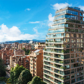 OCTAVA APARTAMENTOS / Ubicación: BOGOTÁ D.C. / Línea: LAMIGLASS ARQUITECTO / Tipo de Vidrio: LAMIGLASS INCOLORO, LAMIGLASS GRIS, LAMIGLASS INTERIOR IMPRESIÓN DIGITAL, ENERGYGLASS CONTROL 50 NEUTRO / Aplicación: FACHADAS, BARANDAS / Constructora y/o Arquitecto: NM CONSTRUCTORES