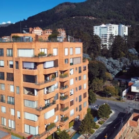 EDIFICIO NUEVE 80 / Ubicación: BOGOTÁ D.C. / Línea: LAMIGLASS ARQUITECTO / Tipo de Vidrio: LAMIGLASS INCOLORO / Aplicación: FACHADA / Constructora y/o Arquitecto: NM CONSTRUCTORES